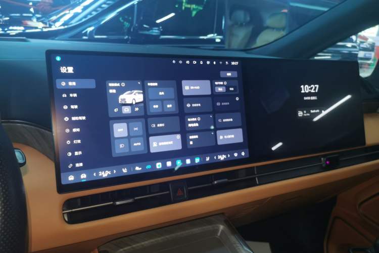 Used Wey Gaoshan 2025 Four-Wheel Drive Alpine 8 Audio And AC Panel