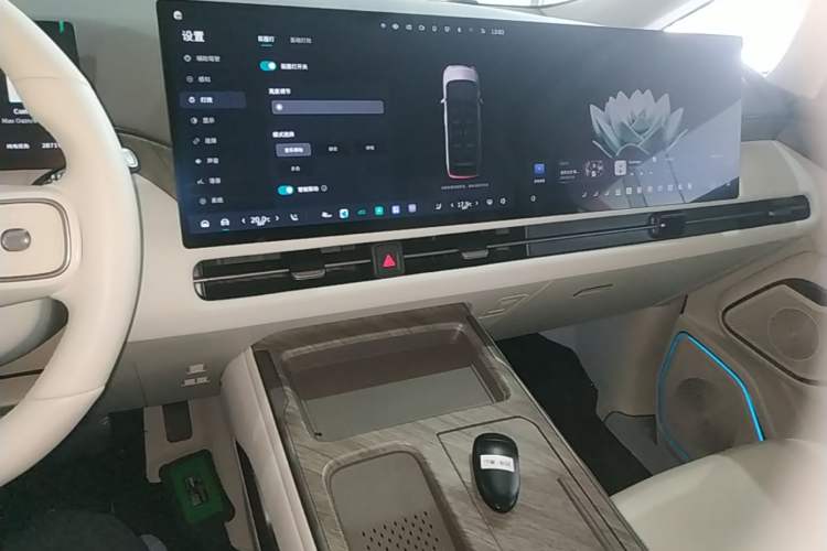 Used Wey Gaoshan 2025 Four-Wheel Drive Alpine 8 Audio And AC Panel