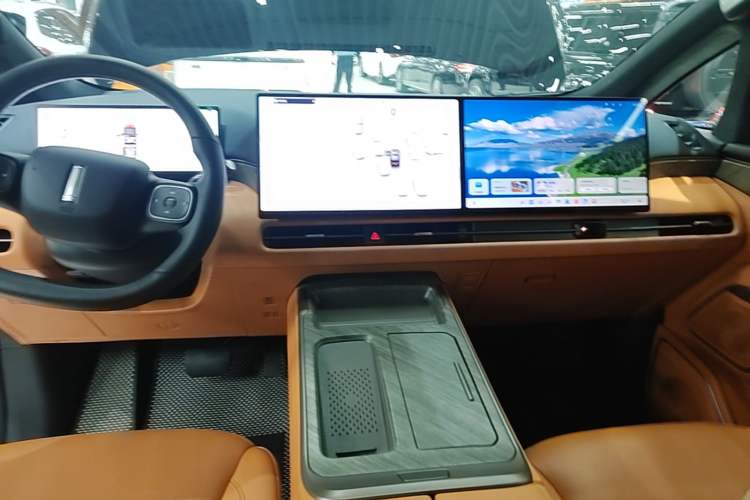 Used Wey Gaoshan 2025 Four-Wheel Drive Alpine 8 Audio And AC Panel