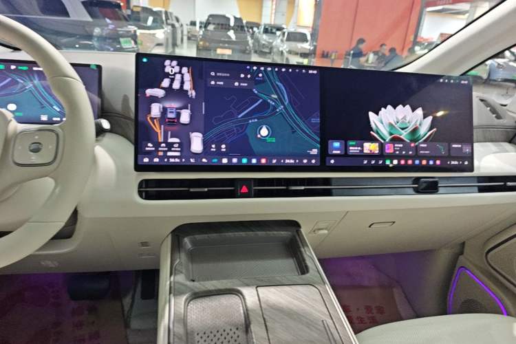 Used Wey Gaoshan 2025 Four-Wheel Drive Alpine 8 Audio And AC Panel