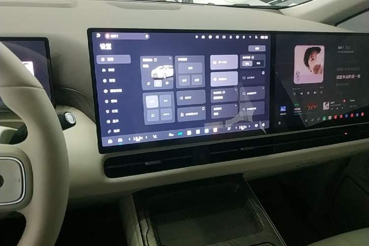 Used Wey Gaoshan 2025 Four-Wheel Drive Alpine 8 Audio And AC Panel