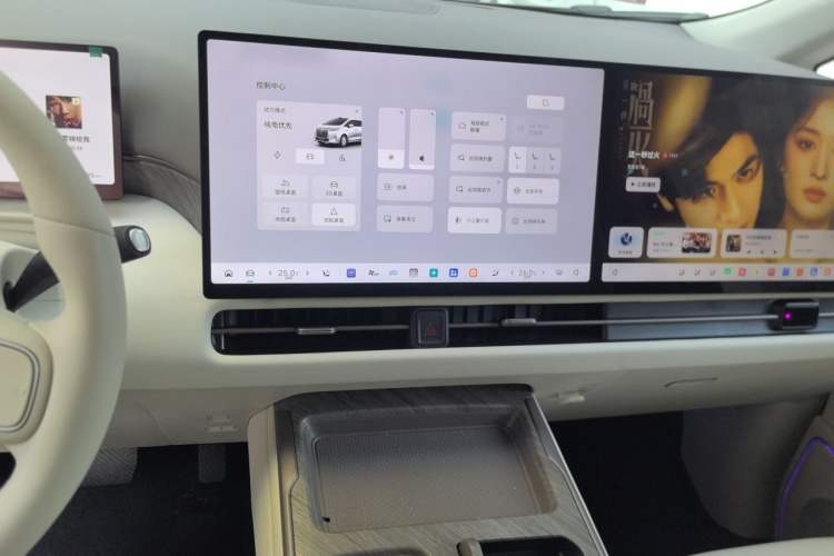 Used Wey Gaoshan 2025 Four-Wheel Drive Alpine 8 Audio And AC Panel