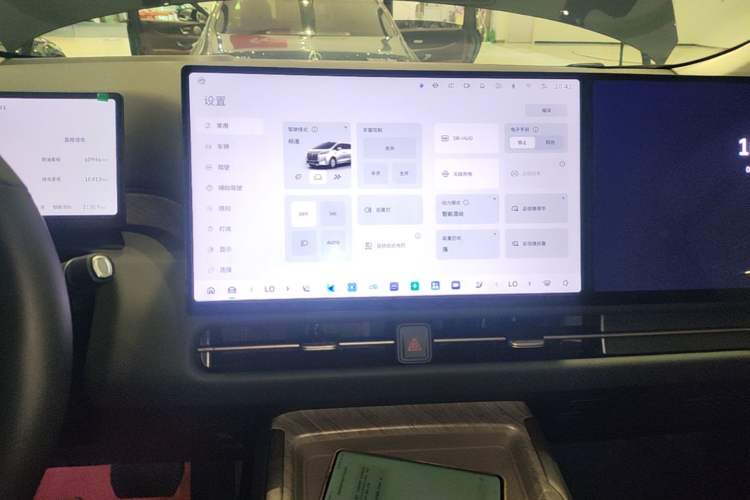 Used Wey Gaoshan 2025 Four-Wheel Drive Alpine 8 Audio And AC Panel