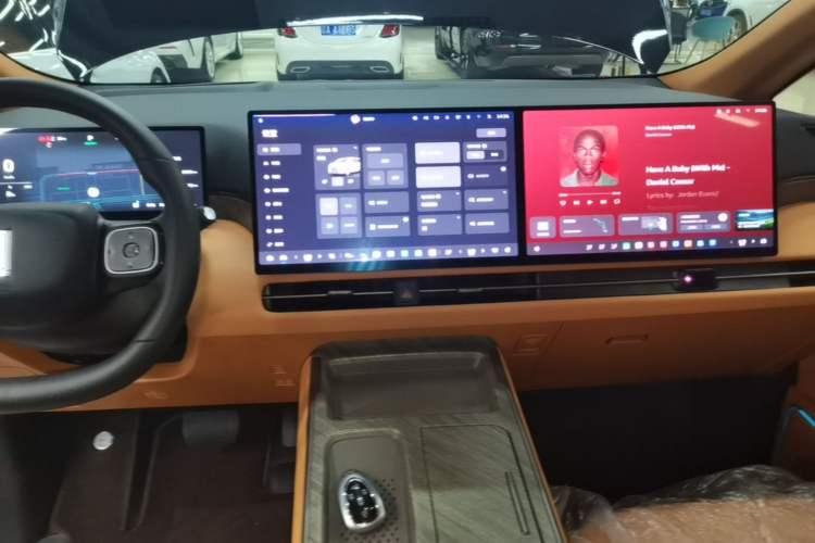 Used Wey Gaoshan 2025 Four-Wheel Drive Alpine 9 Audio And AC Panel