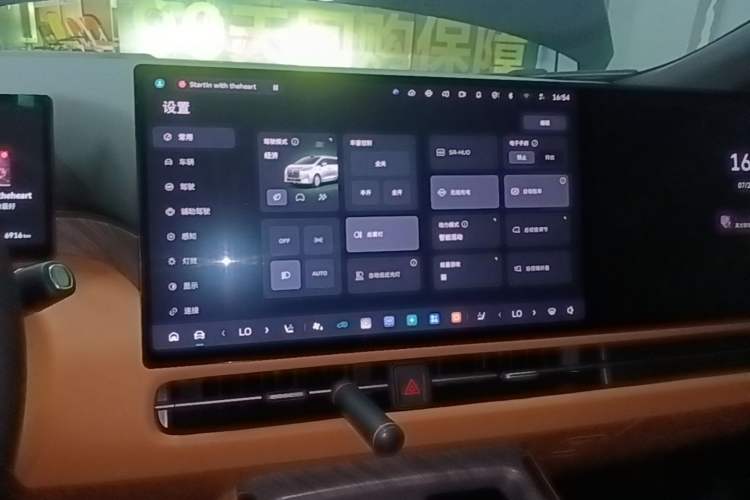 Used Wey Gaoshan 2025 Four-Wheel Drive Alpine 8 Audio And AC Panel