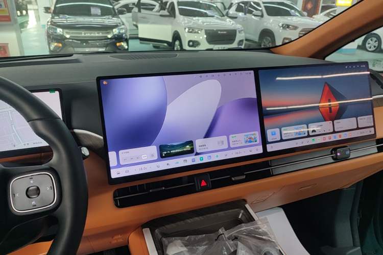 Used Wey Gaoshan 2025 Four-Wheel Drive Alpine 8 Audio And AC Panel