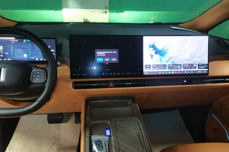Used Wey Gaoshan 2025 Four-Wheel Drive Alpine 9 Audio And AC Panel