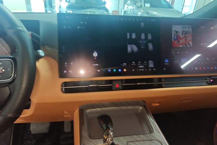 Used Wey Gaoshan 2025 Four-Wheel Drive Alpine 8 Audio And AC Panel