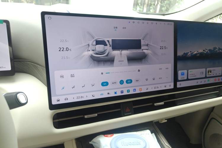 Used Wey Gaoshan 2025 Four-Wheel Drive Alpine 8 Audio And AC Panel