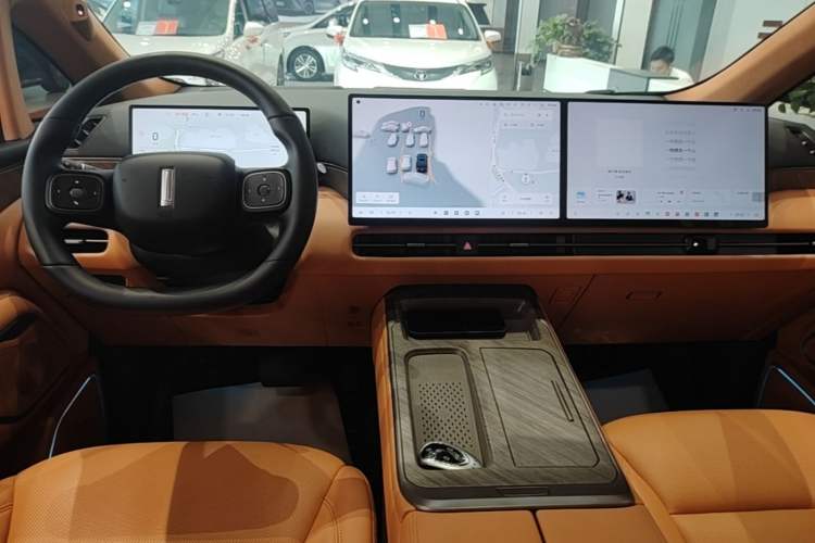 Used Wey Gaoshan 2025 Four-Wheel Drive Alpine 8 Audio And AC Panel