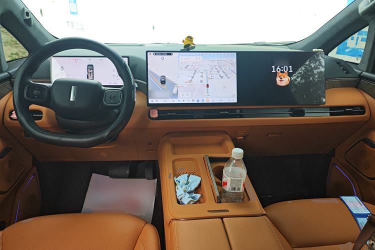 Used Wey Gaoshan 2025 Four-Wheel Drive Alpine 8 Center Console
