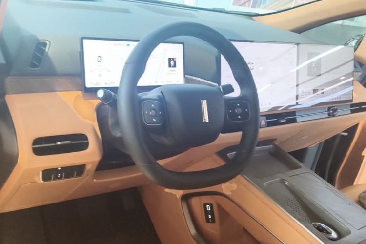 Used Wey Gaoshan 2025 Four-Wheel Drive Alpine 8 Center Console
