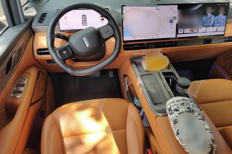 Used Wey Gaoshan 2025 Four-Wheel Drive Alpine 9 Center Console