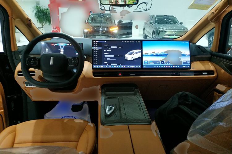 Used Wey Gaoshan 2025 Four-Wheel Drive Alpine 9 Center Console