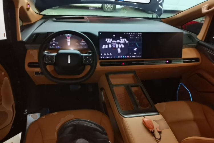 Used Wey Gaoshan 2025 Four-Wheel Drive Alpine 8 Center Console
