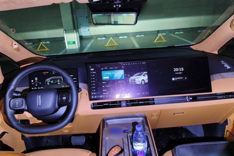 Used Wey Gaoshan 2025 Four-Wheel Drive Alpine 8 Center Console