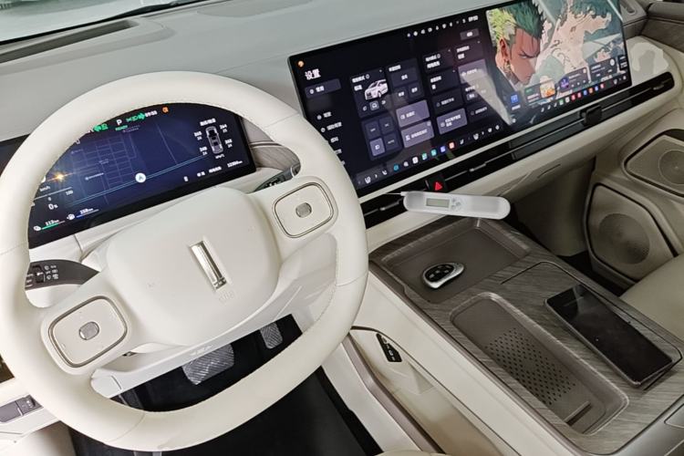 Used Wey Gaoshan 2025 Four-Wheel Drive Alpine 8 Center Console