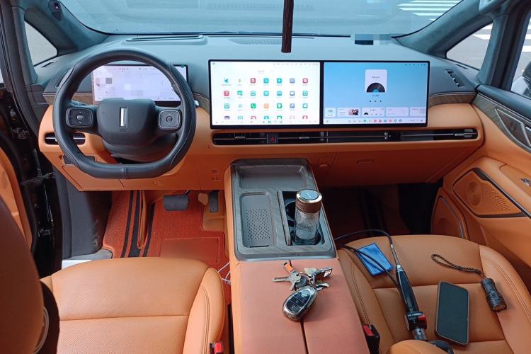 Used Wey Gaoshan 2025 Four-Wheel Drive Alpine 8 Center Console