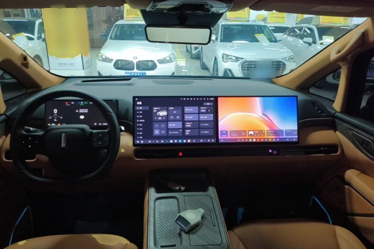 Used Wey Gaoshan 2025 Four-Wheel Drive Alpine 8 Center Console