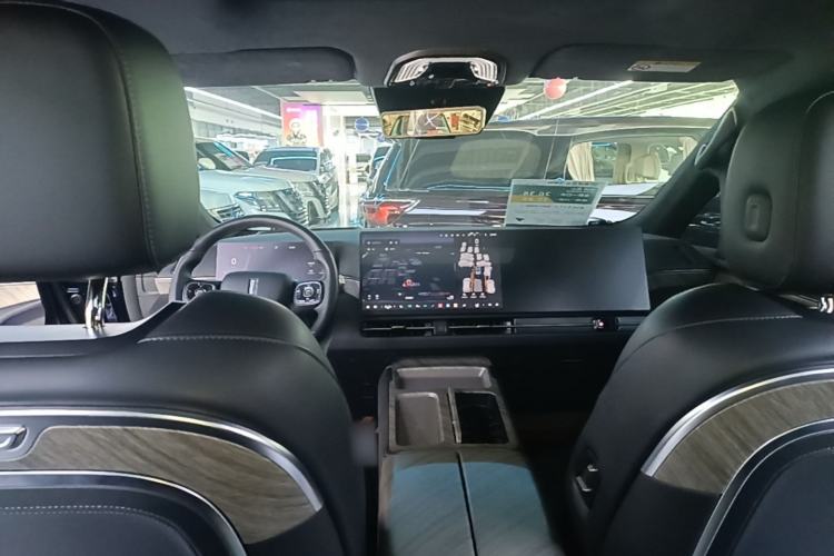 Used Wey Gaoshan 2025 Four-Wheel Drive Alpine 8 Center Console