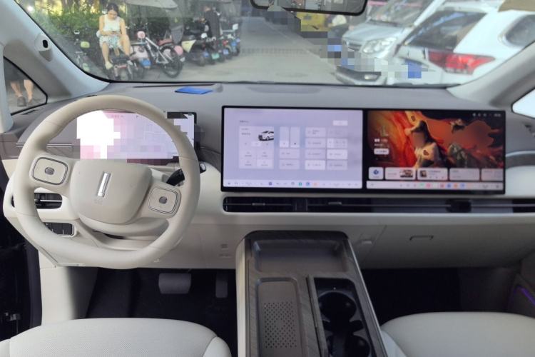 Used Wey Gaoshan 2025 Four-Wheel Drive Alpine 8 Center Console