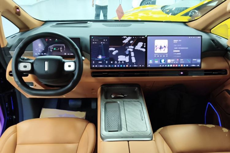 Used Wey Gaoshan 2025 Four-Wheel Drive Alpine 8 Center Console