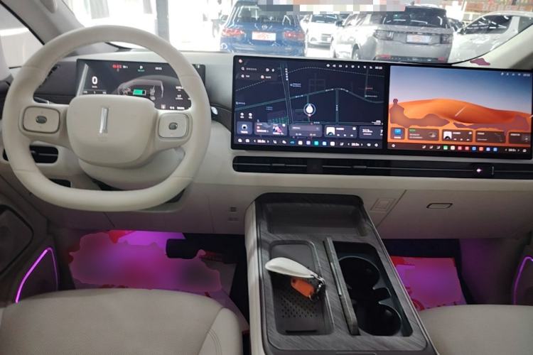Used Wey Gaoshan 2025 Four-Wheel Drive Alpine 8 Center Console