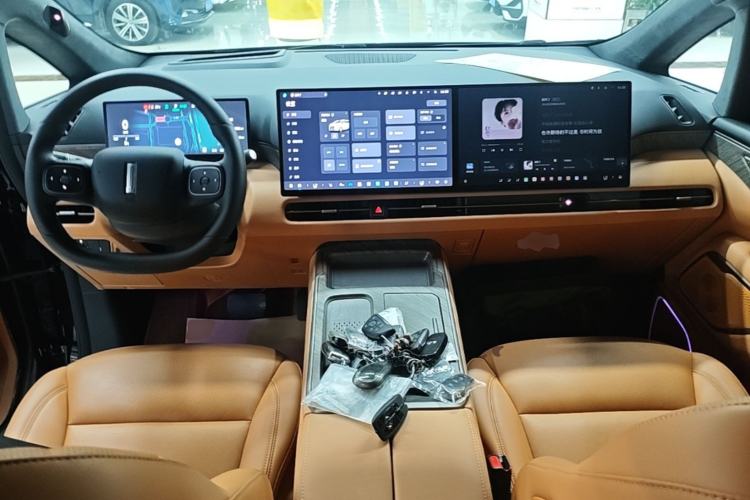 Used Wey Gaoshan 2025 Four-Wheel Drive Alpine 8 Center Console
