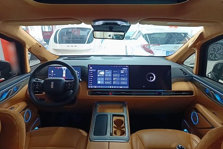 Used Wey Gaoshan 2025 Four-Wheel Drive Alpine 8 Center Console