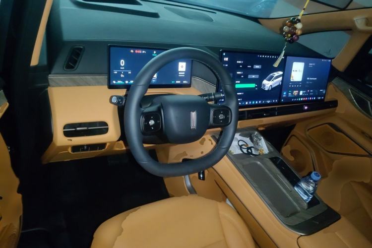 Used Wey Gaoshan 2025 Four-Wheel Drive Alpine 8 Center Console