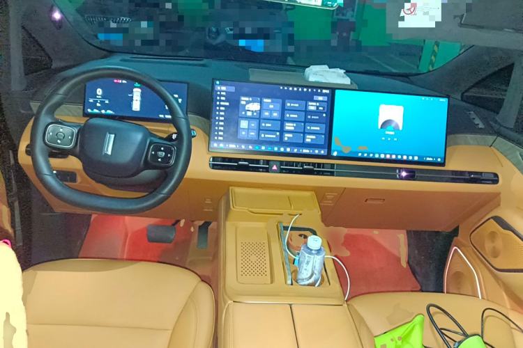 Used Wey Gaoshan 2025 Four-Wheel Drive Alpine 8 Center Console