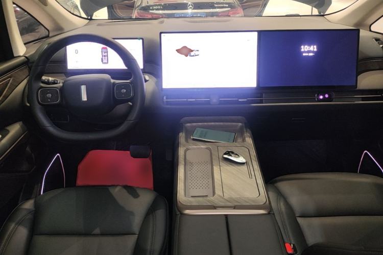 Used Wey Gaoshan 2025 Four-Wheel Drive Alpine 8 Center Console