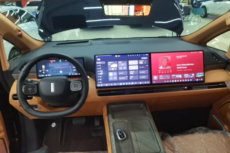 Used Wey Gaoshan 2025 Four-Wheel Drive Alpine 9 Center Console