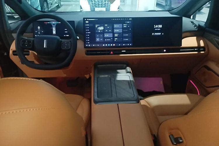 Used Wey Gaoshan 2025 Four-Wheel Drive Alpine 8 Center Console