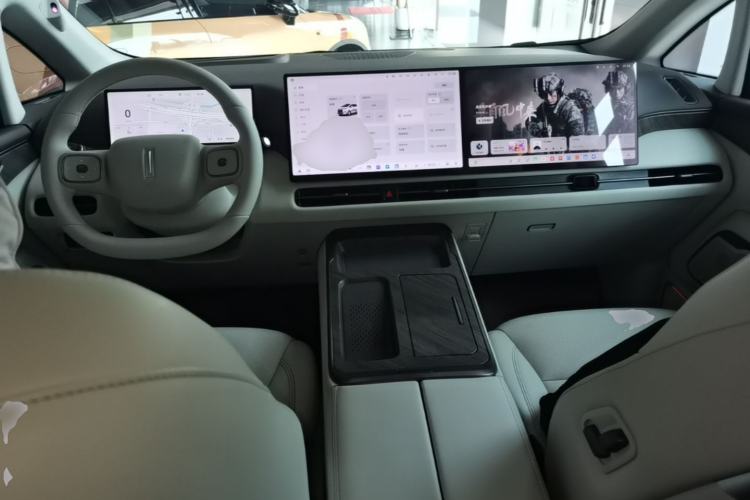 Used Wey Gaoshan 2025 Four-Wheel Drive Alpine 8 Center Console