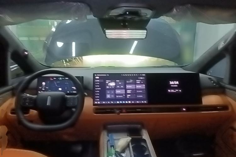 Used Wey Gaoshan 2025 Four-Wheel Drive Alpine 8 Center Console