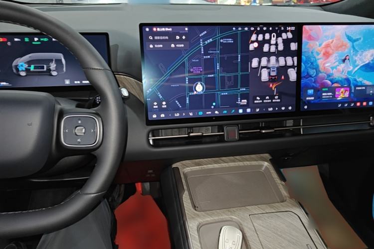 Used Wey Gaoshan 2025 Four-Wheel Drive Alpine 8 Center Console