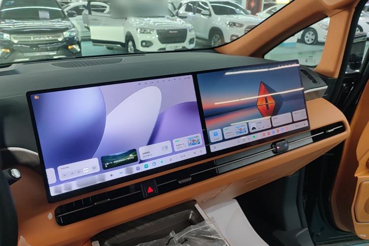 Used Wey Gaoshan 2025 Four-Wheel Drive Alpine 8 Center Console