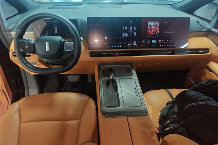 Used Wey Gaoshan 2025 Four-Wheel Drive Alpine 8 Center Console