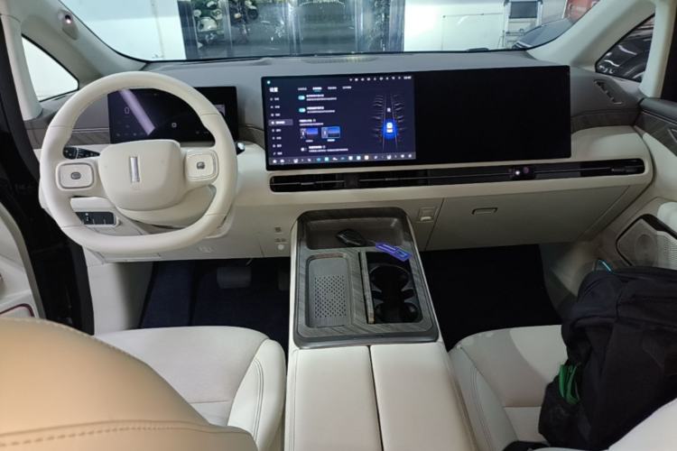 Used Wey Gaoshan 2025 Four-Wheel Drive Alpine 8 Center Console