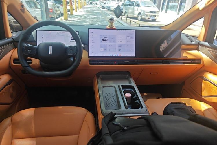 Used Wey Gaoshan 2025 Four-Wheel Drive Alpine 8 Center Console