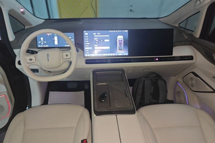 Used Wey Gaoshan 2025 Four-Wheel Drive Alpine 8 Center Console