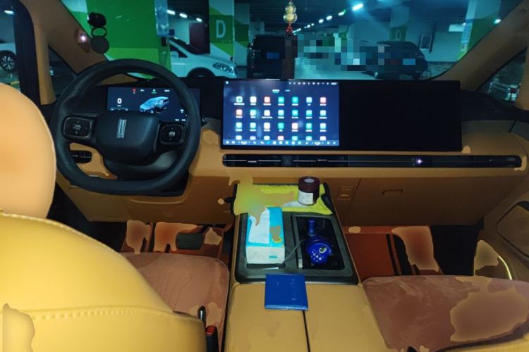 Used Wey Gaoshan 2025 Four-Wheel Drive Alpine 8 Center Console