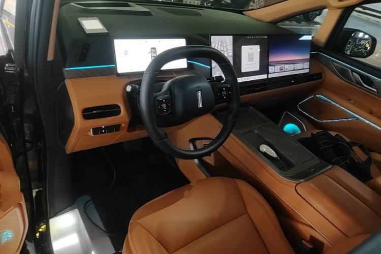 Used Wey Gaoshan 2025 Four-Wheel Drive Alpine 8 Center Console