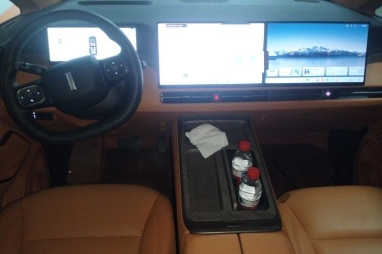 Used Wey Gaoshan 2025 Four-Wheel Drive Alpine 8 Center Console