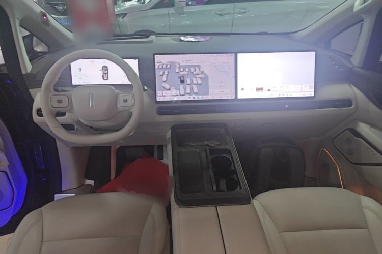 Used Wey Gaoshan 2025 Four-Wheel Drive Alpine 8 Center Console