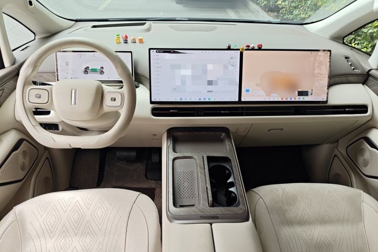 Used Wey Gaoshan 2025 Four-Wheel Drive Alpine 8 Center Console