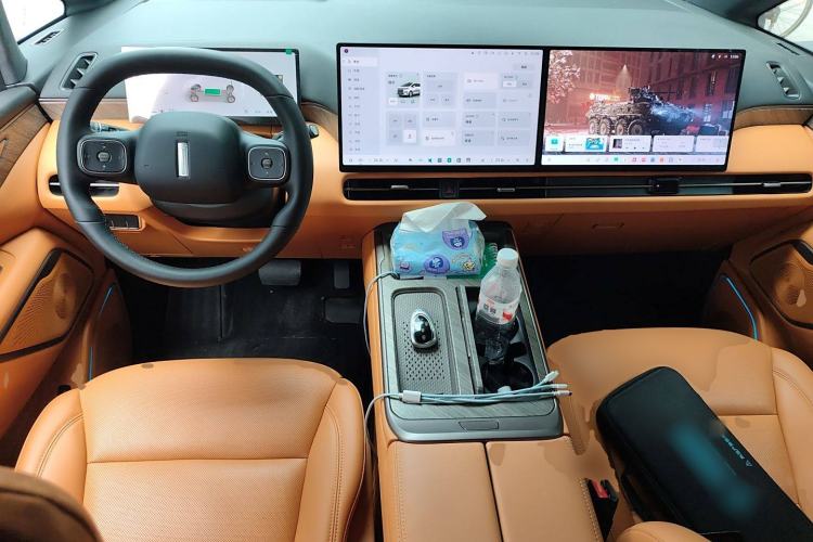Used Wey Gaoshan 2025 Four-Wheel Drive Alpine 8 Center Console