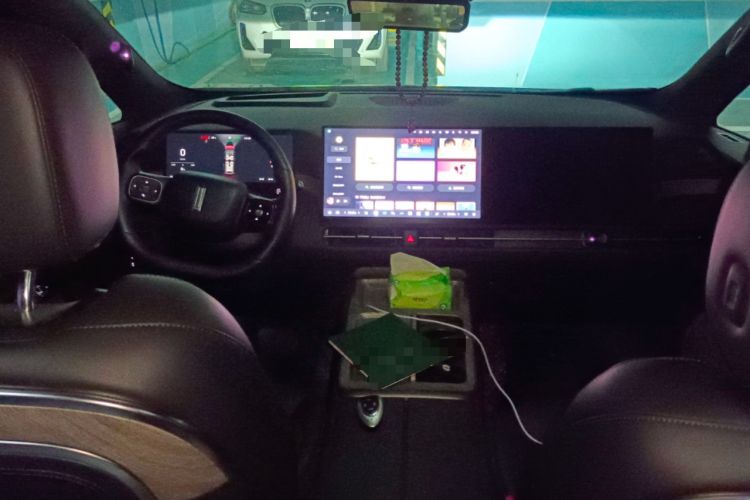 Used Wey Gaoshan 2025 Four-Wheel Drive Alpine 8 Center Console