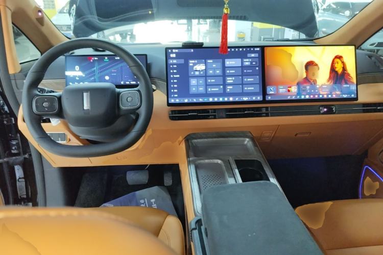 Used Wey Gaoshan 2025 Four-Wheel Drive Alpine 8 Center Console